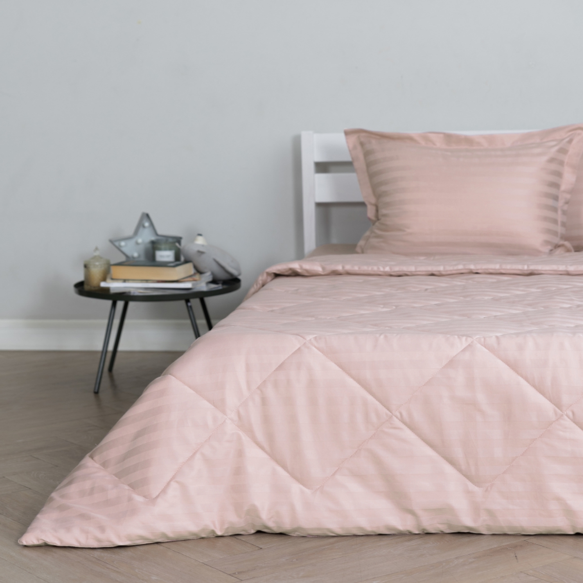 Постельное бельё Cатин | ПОСТЕЛЬНОЕ БЕЛЬЁ СТРАЙП-САТИН С ОДЕЯЛОМ 2 НАВОЛОЧКИ ПУДРА